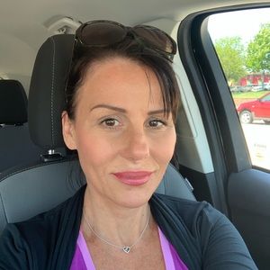 Meet your Posher, Crystal